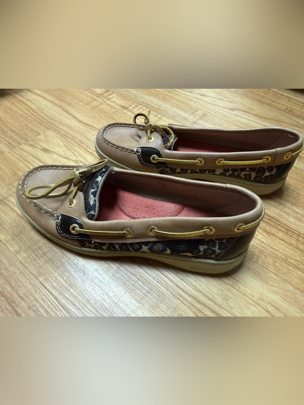 Sperry Pink Suede Leopard Print
Boat Shoes Size 8